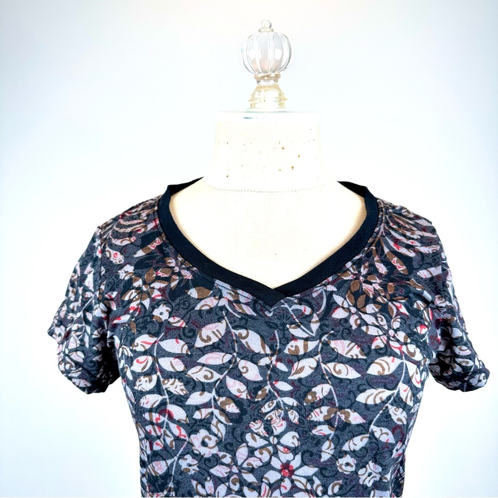 Erge Designs Black Floral Print Short Sleeved Tee - Picture 3 of 5